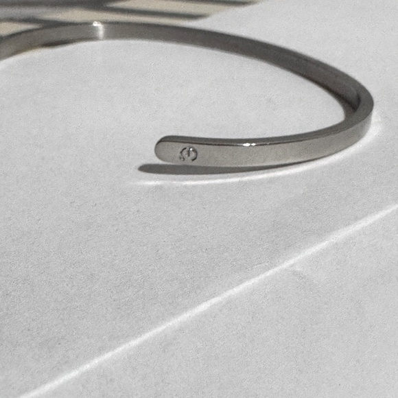 ✨ Mantra Brand Silver Inspirational Bracelet - Empowerment for Everyday ✨ - Picture 4 of 12